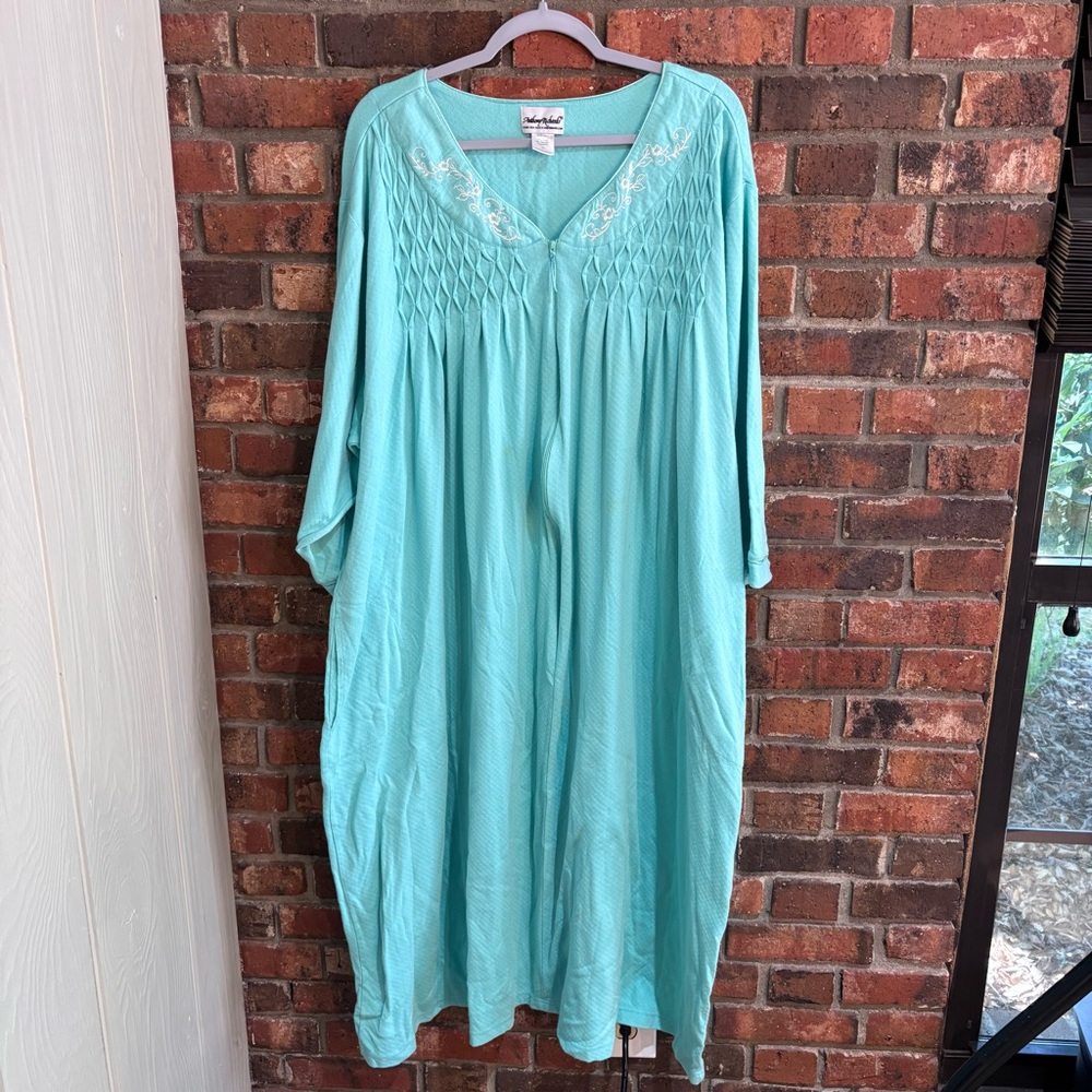 Anthony Richards women’s pleated embroidered house dress robe mint green 3X